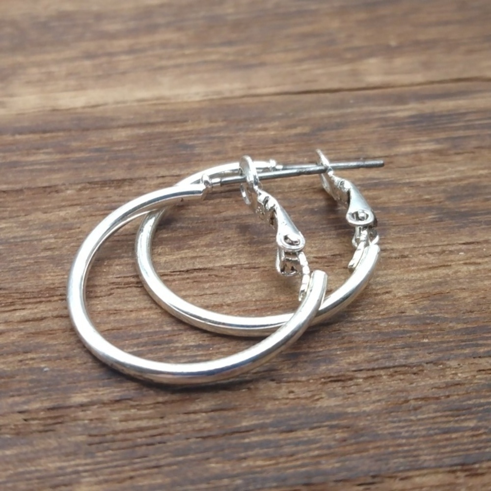 Silver tone hoops earrings‎ E719
